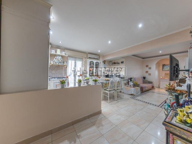Appartamento in vendita di 85 m² in Via Aufidio Namusa, 152
