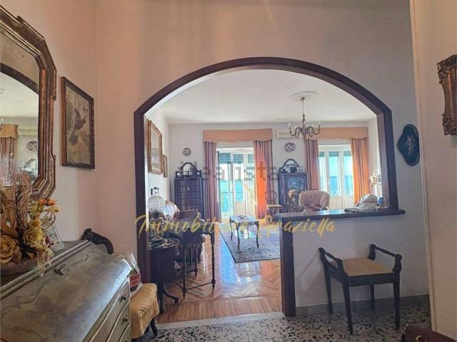 Appartamento in vendita di 85 m² in Via Aurelia Levante