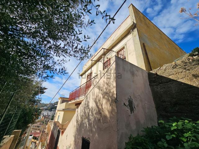 Appartamento in vendita di 85 m² in Via Bartolomeo Maniscalco, 11