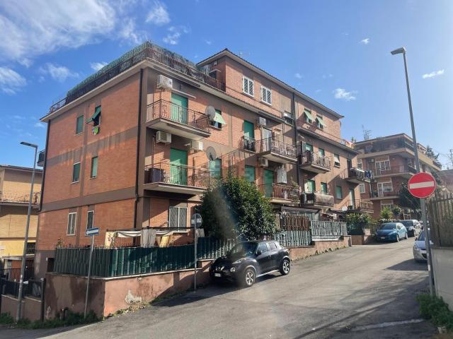 Appartamento in vendita di 85 m² in Via Carinola