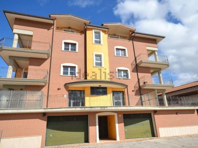 Appartamento in vendita di 85 m² in Via Collevernesco, 152