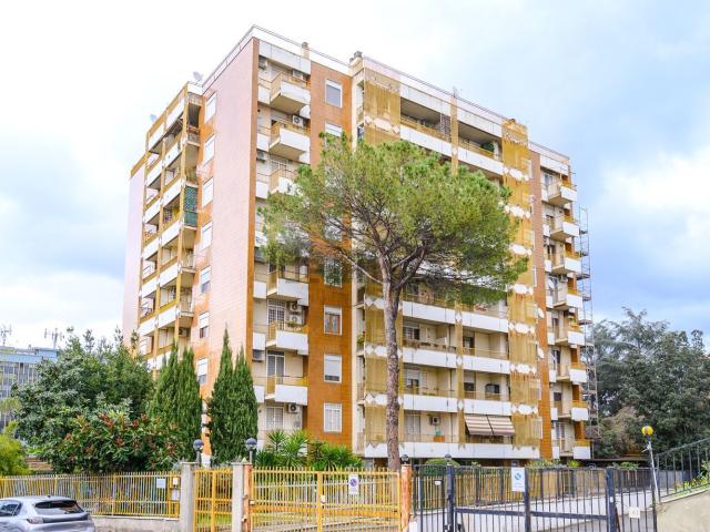 Appartamento in vendita di 85 m² in Via Deserto del Gobi