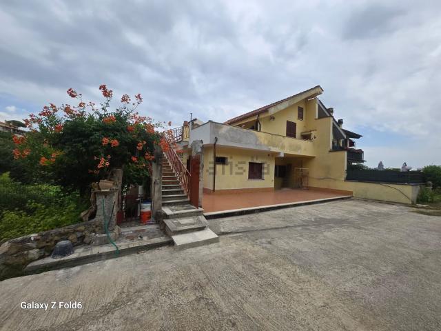 Appartamento in vendita di 85 m² in Via di Valle Ioro