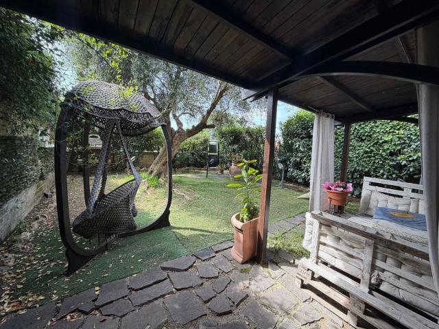 Appartamento in vendita di 85 m² in Via di Marco Simone, 80