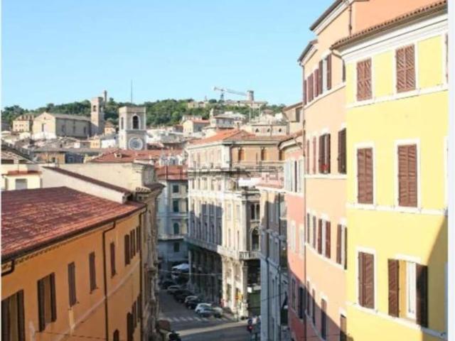 Appartamento in vendita di 85 m² in Via Enrico Cialdini