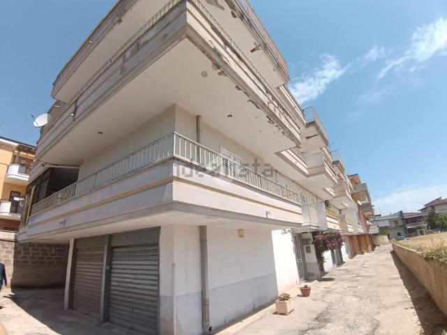 Appartamento in vendita di 85 m² in Via Giacomo Matteotti, 26