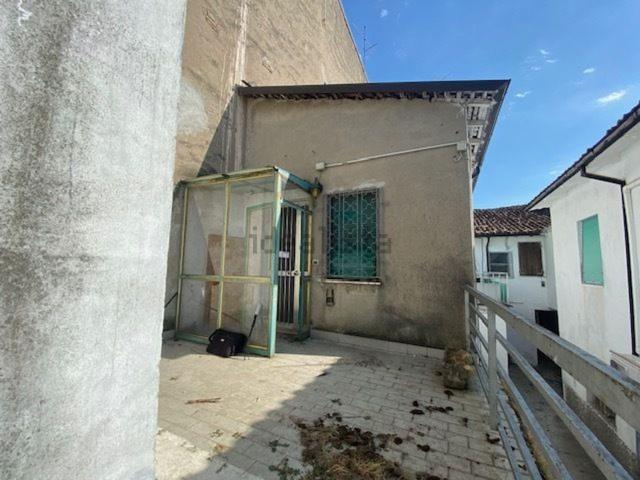 Appartamento in vendita di 85 m² in Via Giacomo Matteotti, 35