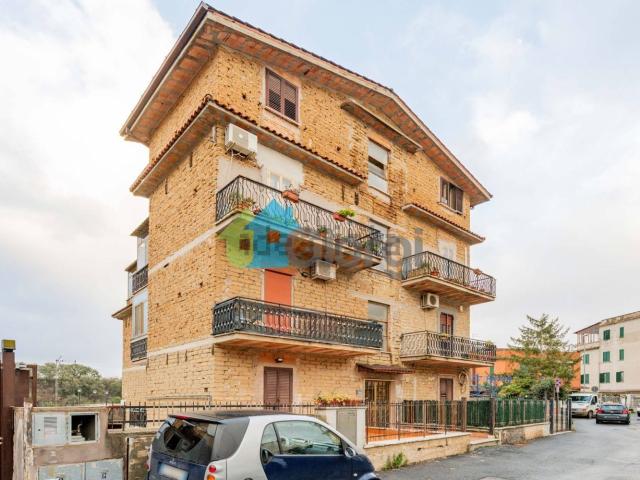 Appartamento in vendita di 85 m² in Via Grotte di Castro, 40