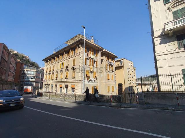 Appartamento in vendita di 85 m² in Via Leonardo Montaldo, 36