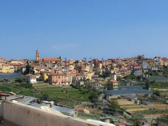 Appartamento in vendita di 85 m² in Via Monsignor Rossi