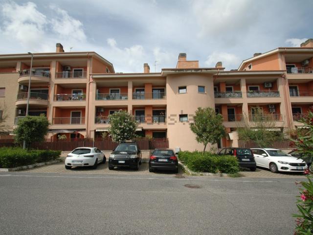 Appartamento in vendita di 85 m² in Via Pierleone Ghezzi