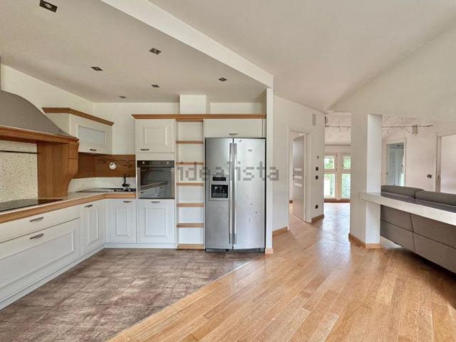 Appartamento in vendita di 85 m² in Via Senese, 222