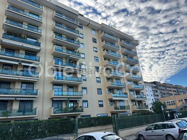 Appartamento in vendita di 85 m² in Viale dei Vecchi Pini, 17