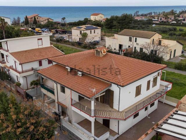 Appartamento in vendita di 85 m² in Viale Himera, 15