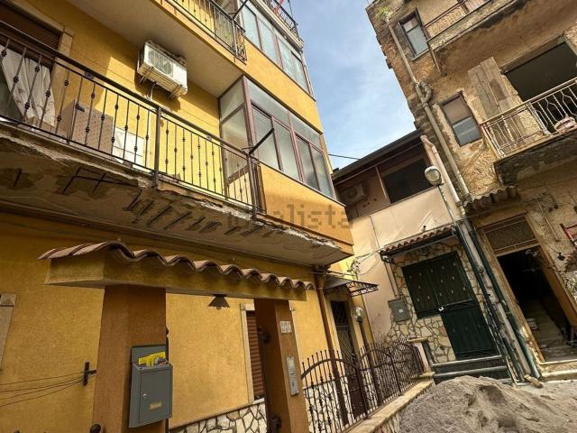 Appartamento in vendita di 86 m² in Cortile Albegiani, 32