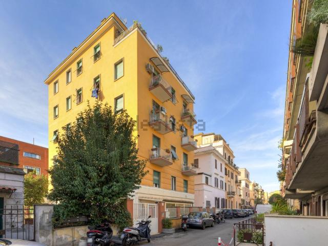 Appartamento in vendita di 86 m² in Via dei Prati della Farnesina, 60