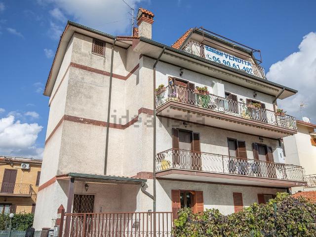 Appartamento in vendita di 86 m² in Via Dino Pompili, 17