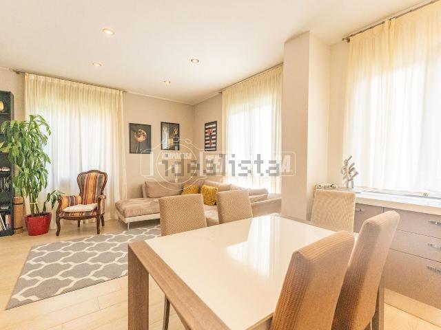 Appartamento in vendita di 86 m² in Via Giosuè Carducci, 1