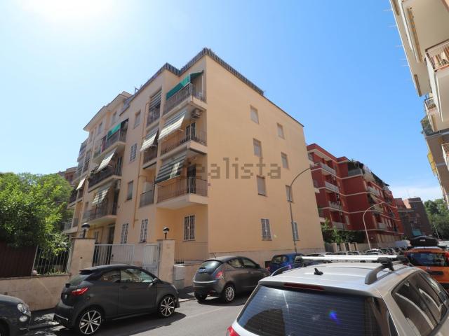 Appartamento in vendita di 86 m² in Via Giuseppe Troiani, 28