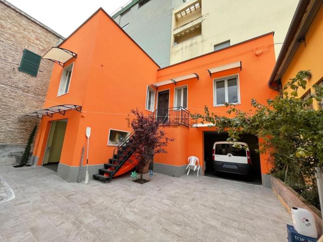 Appartamento in vendita di 86 m² in Via IV Novembre, 5