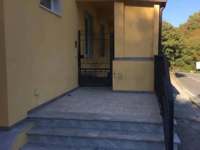 Appartamento in vendita di 86 m² in Via Provinciale