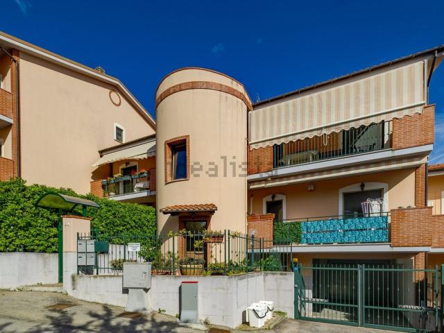 Appartamento in vendita di 88 m² in Contrada Coccioni, 2