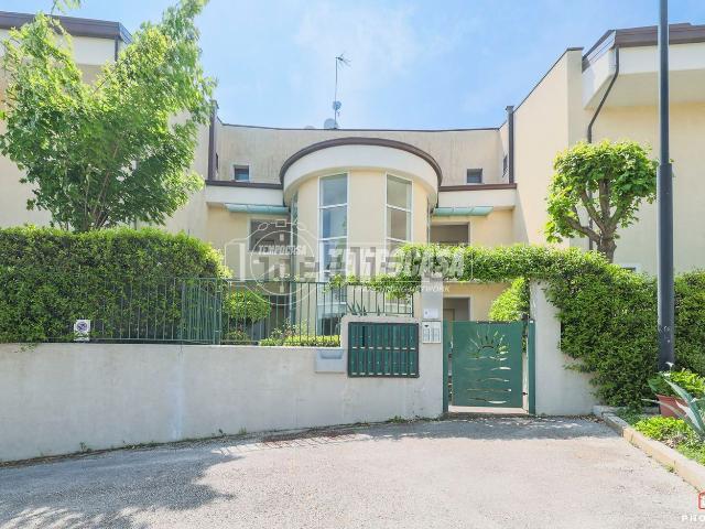Appartamento in vendita di 88 m² in Via Annibolina