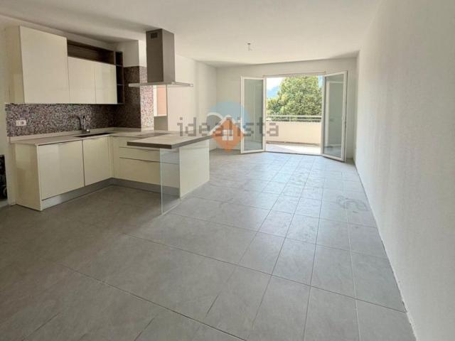 Appartamento in vendita di 88 m² in Via del Garda, 49