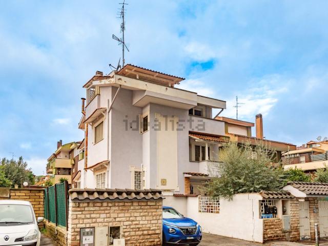 Appartamento in vendita di 88 m² in Via di Valle Alessandra, 36