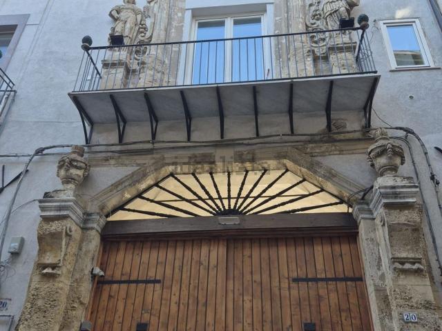 Appartamento in vendita di 88 m² in Via Divisi