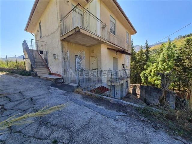 Appartamento in vendita di 88 m² in Via Esterna Fontana del Lupo