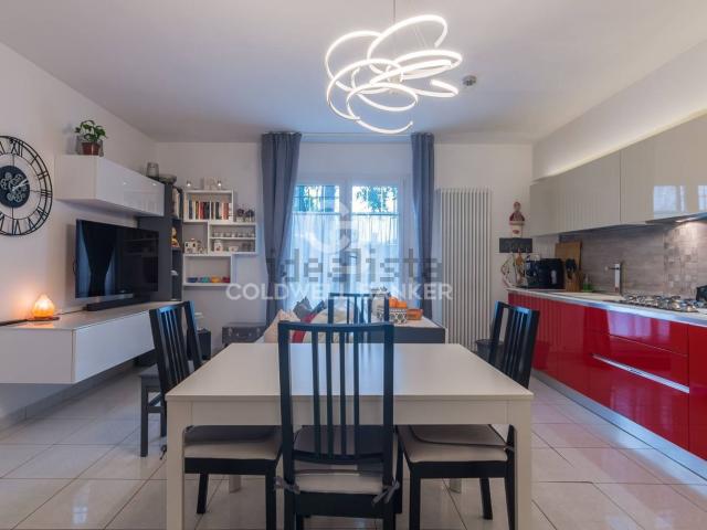 Appartamento in vendita di 88 m² in Viale Viareggio, 34