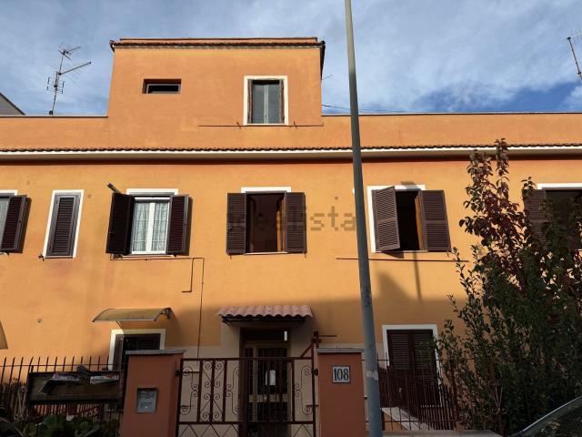 Appartamento in vendita di 89 m² in Via di Vallelunga, 108