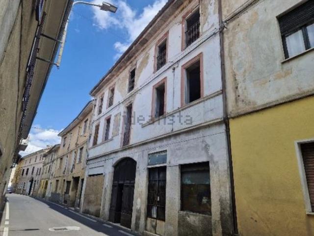 Appartamento in vendita di 89 m² in Via G. Tosalli, 2