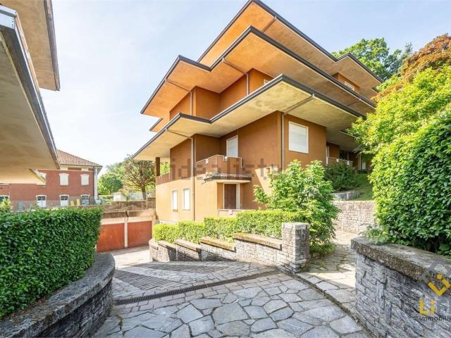 Appartamento in vendita di 89 m² in Via Novara, 96