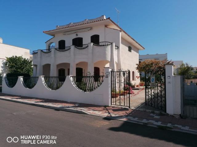 Appartamento in vendita di 89 m² in Viale degli Oleandri, 6