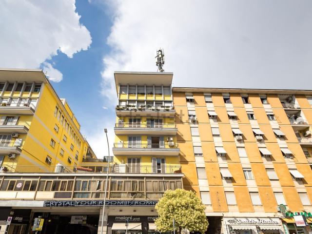 Appartamento in vendita di 93 m² in Via Tuscolana, 695
