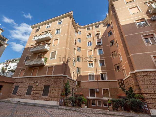 Appartamento in vendita di 93 m² in Via Acaia, 74