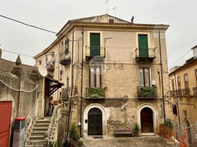 Appartamento in vendita di 93 m² in Via Cafarone, 24