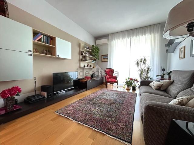 Appartamento in vendita di 93 m² in Via Carlo Cattaneo, 19