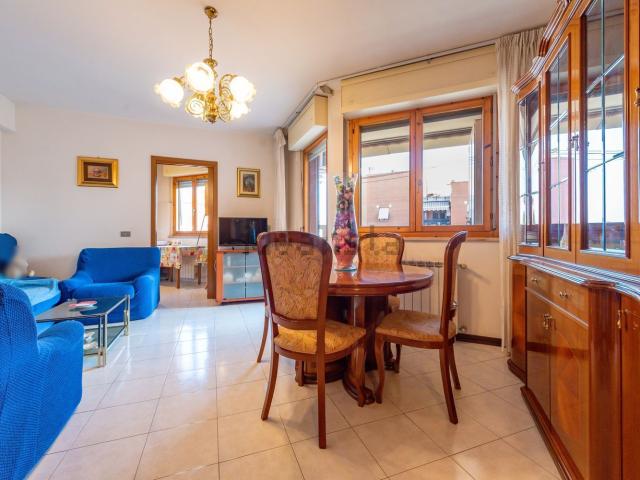 Appartamento in vendita di 93 m² in Via Cinquefrondi, 115