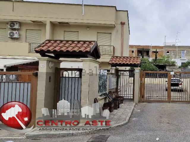Appartamento in vendita di 93 m² in Via Fortore