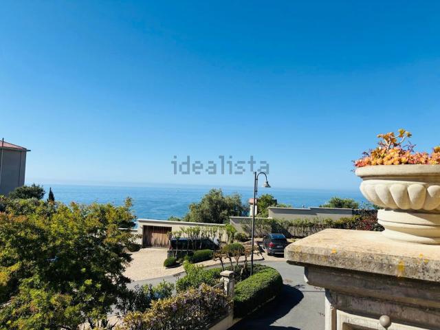 Appartamento in vendita di 93 m² in Via Gabriele D&apos Annunzio, 14