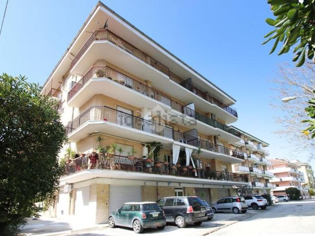 Appartamento in vendita di 93 m² in Via Gaspare Spontini, 35