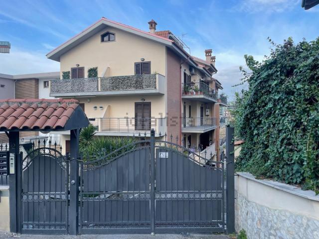Appartamento in vendita di 93 m² in Via Ischia, 42