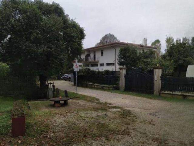 Appartamento in vendita di 93 m² in Via Lanceri Firenze, 27