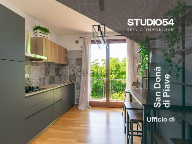 Appartamento in vendita di 93 m² in Via Monsignor Albino Schileo