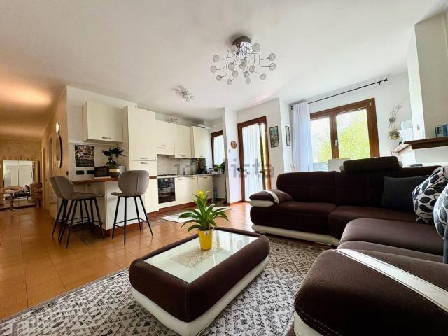 Appartamento in vendita di 93 m² in Via Provinciale