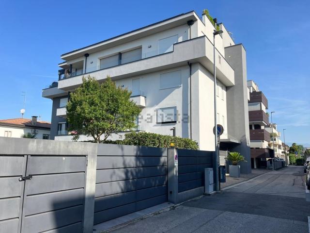 Appartamento in vendita di 93 m² in Via Romanina, 17
