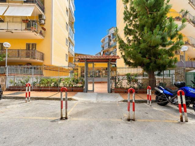 Appartamento in vendita di 93 m² in Via San Giacomo dei Capri, 125